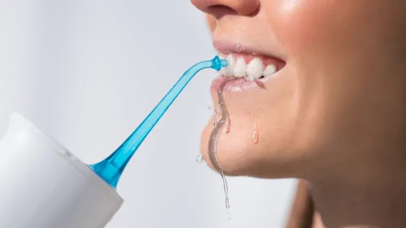 Công dụng và hướng dẫn sử dụng tăm nước nha khoa